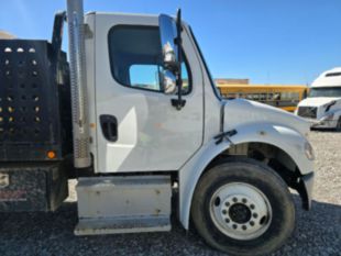 Flatbed w/750 Gallon Water Tank / 2019 Freightliner M2106