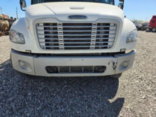 Flatbed w/750 Gallon Water Tank / 2019 Freightliner M2106