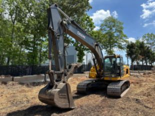 2020 John Deere 210GLC