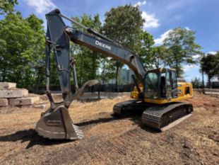 2020 John Deere 210GLC