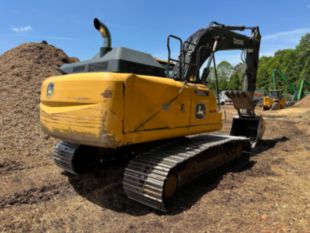 2020 John Deere 210GLC