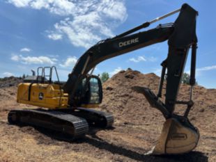 2020 John Deere 210GLC