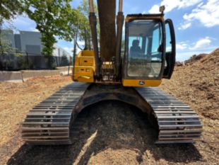 2020 John Deere 210GLC