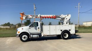 2012 Ford F-750 4x2 Terex C4047 Digger Derrick