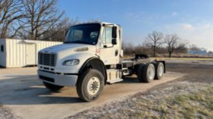 2015 Freightliner M2106 6x6 Daycab Tractor