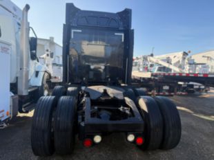 2016 Peterbilt 579 18 Speed Tandem Axle 80" Sleeper Truck