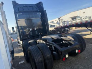 2016 Peterbilt 579 18 Speed Tandem Axle 80" Sleeper Truck