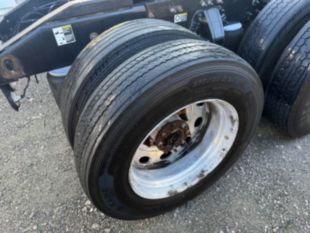 2016 Peterbilt 579 18 Speed Tandem Axle 80" Sleeper Truck