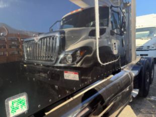 2016 Peterbilt 579 18 Speed Tandem Axle 80" Sleeper Truck