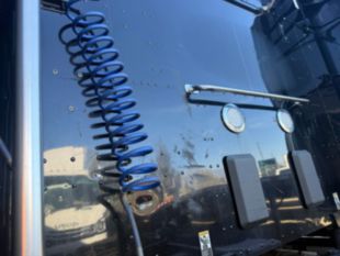 2016 Peterbilt 579 18 Speed Tandem Axle 80" Sleeper Truck