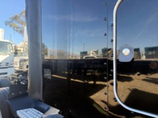 2016 Peterbilt 579 18 Speed Tandem Axle 80" Sleeper Truck