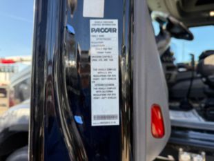 2016 Peterbilt 579 18 Speed Tandem Axle 80" Sleeper Truck