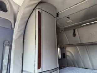 2016 Peterbilt 579 18 Speed Tandem Axle 80" Sleeper Truck