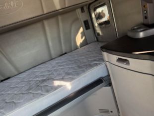 2016 Peterbilt 579 18 Speed Tandem Axle 80" Sleeper Truck