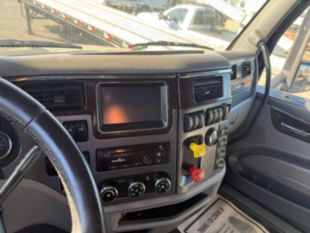 2016 Peterbilt 579 18 Speed Tandem Axle 80" Sleeper Truck