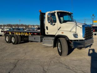 Class 7/8 Regular Cab Forklift Mount Flatbed Truck