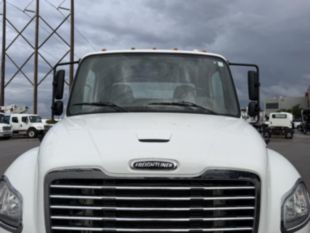 2020 Freightliner M2-112 24' Tandem Flatbed Truck