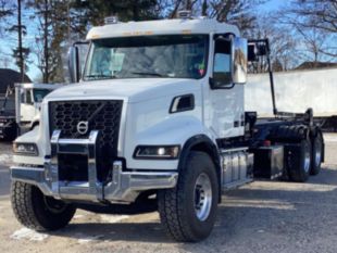 2025 Volvo VHD 6x4 Galbreath U5-OR-174-REV Roll-Off Truck