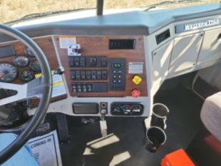 2015 Western Star 4700 6x6 Daycab Tractor
