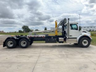 Hooklift Truck