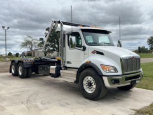 Hooklift Truck