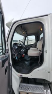 2016 Freightliner M2106 6x6 Daycab Tractor