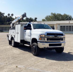 2019 Chevy 5500HD 4x4 Service Truck With Crane