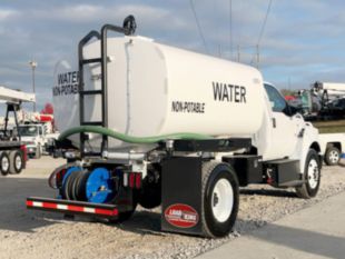 2,500 gal Water Truck