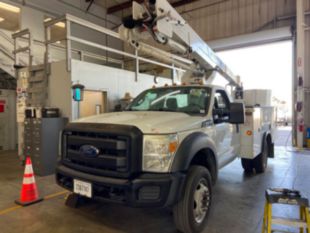 2015 Ford F-550 4x4 Gas Powered Terex LT-40 Bucket Truck