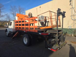 2000 International 4700 Lift-All Aerial Lift Truck