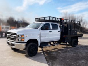 Class 4/5 Crew Cab AWD Flatbed Truck