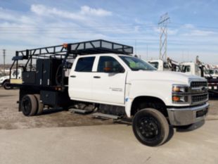 Class 4/5 Crew Cab AWD Flatbed Truck