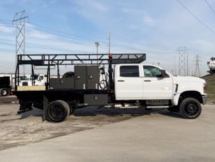 Class 4/5 Crew Cab AWD Flatbed Truck