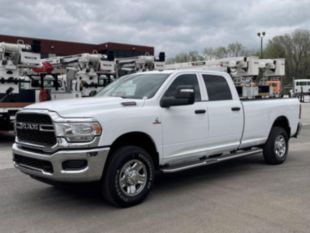 Crew Cab 3/4 ton AWD Diesel 10,000 lbs Pickup Truck