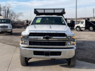 Class 4/5 Crew Cab AWD Flatbed Truck