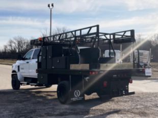 Class 4/5 Crew Cab AWD Flatbed Truck