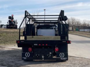 Class 4/5 Crew Cab AWD Flatbed Truck