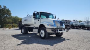 2016 International 4300 4x2 Load King 2500 Gallon Water Truck