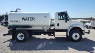 2016 International 4300 4x2 Load King 2500 Gallon Water Truck