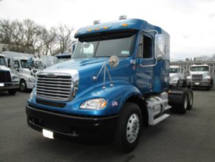 2009 Freightliner Columbia Diesel 6x4 Flat Top sleeper Tractor