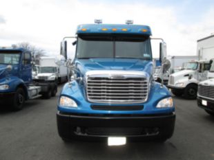 2009 Freightliner Columbia Diesel 6x4 Flat Top sleeper Tractor