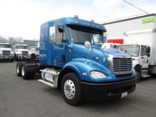 2009 Freightliner Columbia Diesel 6x4 Flat Top sleeper Tractor