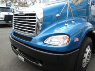 2009 Freightliner Columbia Diesel 6x4 Flat Top sleeper Tractor
