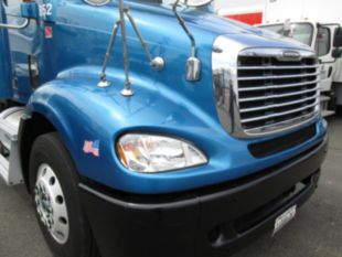 2009 Freightliner Columbia Diesel 6x4 Flat Top sleeper Tractor