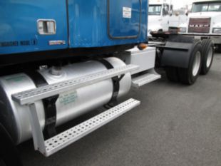 2009 Freightliner Columbia Diesel 6x4 Flat Top sleeper Tractor