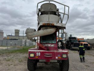 2007 Oshkosh S Series 6x6 Quad-Axle Concrete Mixer Truck