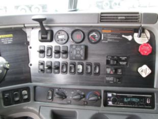 2009 Freightliner Columbia Diesel 6x4 Flat Top sleeper Tractor