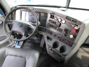 2009 Freightliner Columbia Diesel 6x4 Flat Top sleeper Tractor