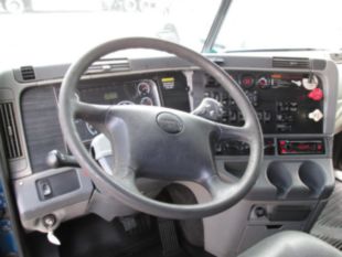 2009 Freightliner Columbia Diesel 6x4 Flat Top sleeper Tractor