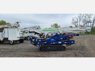 2016 Skylift Versalift VST-52 Mini Tracked Bucket with Trailer
